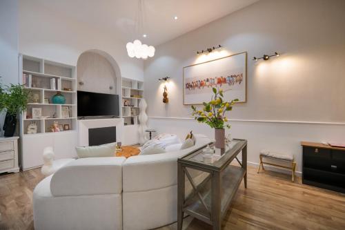 Televiisor ja/või meelelahutuskeskus majutusasutuses Ba Ba Homestay Đà Nẵng Near Han Market