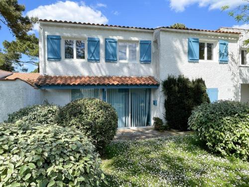 Photo de la galerie de l'établissement Villa 3 ch pour 7 pers, proche mer à La Palmyre, WIFI, Animaux admis - FR-1-705-39, aux Mathes