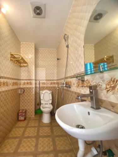 a bathroom with a sink and a toilet at Công Thành Hotel in Lao Cai