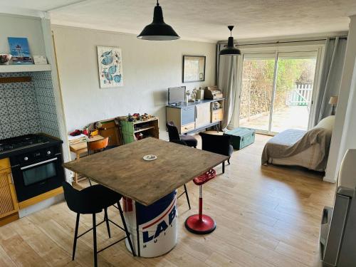 Photo de la galerie de l'établissement Maison individuelle avec jardin pour 6 personnes près du centre-ville - FR-1-309-189, à Port-Vendres