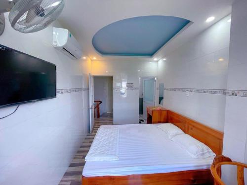 Letto o letti in una camera di Khách sạn Lý Phú Quý