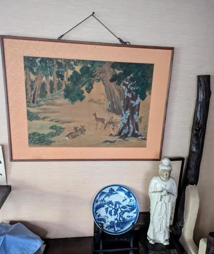 a painting on a wall with a statue and a picture at Tsubakiso in Nara