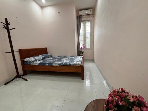 a small room with a bed and a window at lizhome in Da Nang