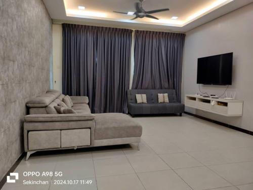 Televisyen dan/atau pusat hiburan di Sekinchan HighView Penthouse 15pax 5R5B 顶层公寓 看海 看稻田景