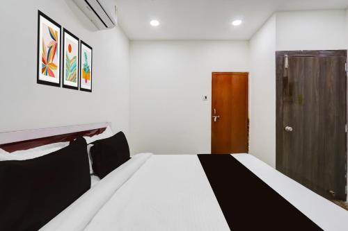 Ένα ή περισσότερα κρεβάτια σε δωμάτιο στο Hotel O Sky Luxury Rooms Oyo