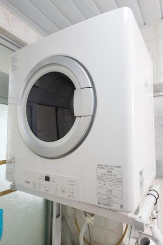 a white microwave oven in a hospital room at Itomann IN in Sunja