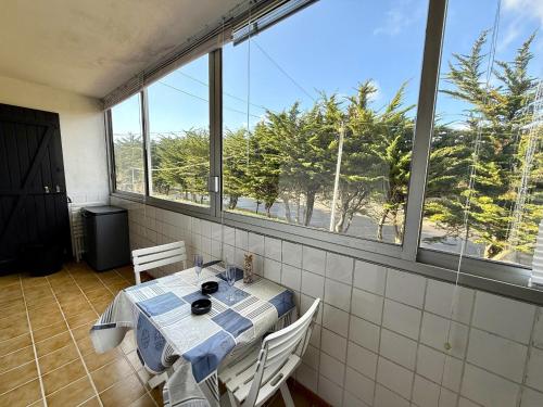 Appartement proche plage avec balcon et parking - FR-1-652-53