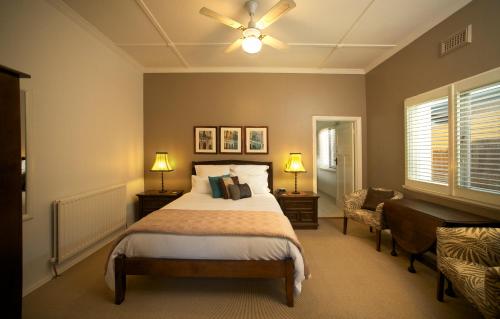 Кровать или кровати в номере Plantation House at Whitecliffs Bed and Breakfast