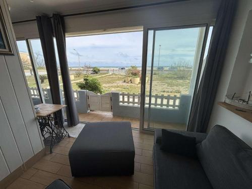 Photo de la galerie de l'établissement Appartement 2 pièces, 6 couchages, accès direct plage - FR-1-229C-109, à Port-la-Nouvelle