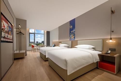 Postel nebo postele na pokoji v ubytování Chengdu Echeng Hotel Chunxi Road Taikoo Li
