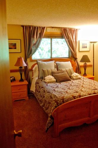 a bedroom with a large bed and a window at Snowater Condo 84 - large condo with private sauna and soaker tub in Bellingham