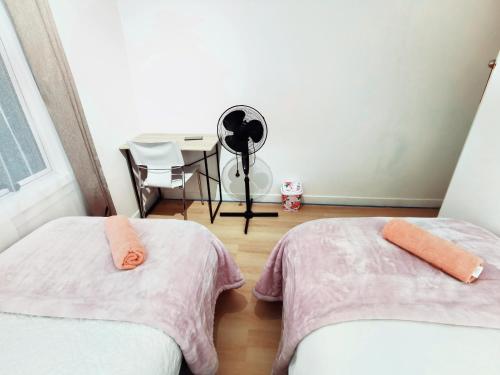 Кровать или кровати в номере Regent Residential House