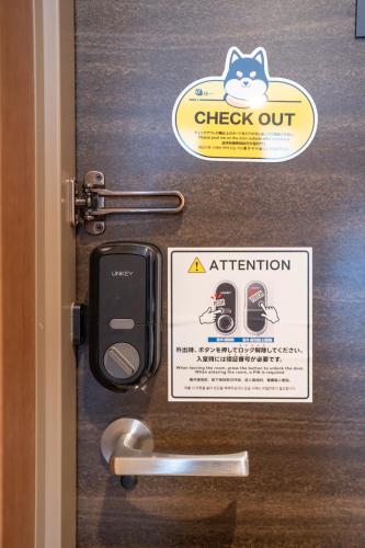 Ein Zertifikat, Auszeichnung, Logo oder anderes Dokument, das in der Unterkunft Apartment Hotel 11 Miyakojima ausgestellt ist