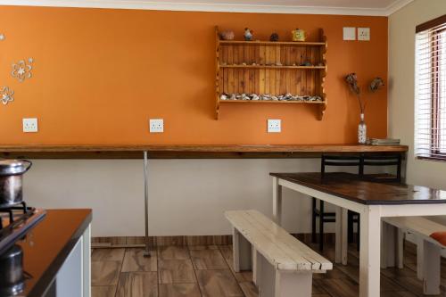 Η κουζίνα ή μικρή κουζίνα στο A Sunflower Stop Backpackers