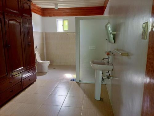 Bilik mandi di Smylen Homestay