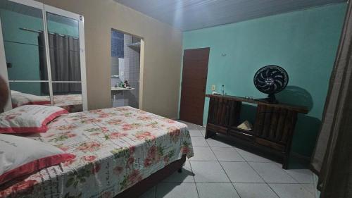 a small bedroom with a bed and a bathroom at Casa de Granja-Praia de Cotovelo in Parnamirim