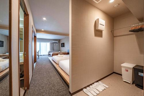 Ein Bett oder Betten in einem Zimmer der Unterkunft Apartment Hotel 11 Miyakojima