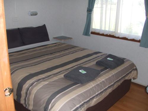 Cama o camas de una habitación en Junee Tourist Park