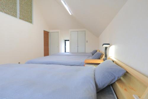 Postel nebo postele na pokoji v ubytování Hostel FIVE ホステルファイブ