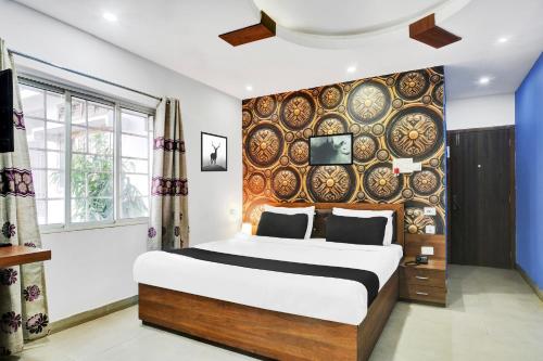 Katil atau katil-katil dalam bilik di Super Townhouse Zoo Road Near Guwahati Central formerly IR Luxuria