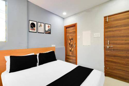 Katil atau katil-katil dalam bilik di Super Hotel O Moula Ali Near AMR Planet