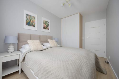 Foto Spacious Apartment with Parking on Grochów by Noclegi Renters 1