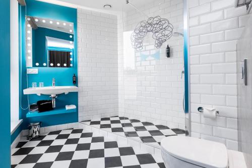 a bathroom with a toilet and a sink at ibis Styles Szczecin Stare Miasto in Szczecin