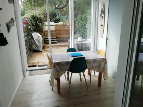 Χώρος καθιστικού στο Bel appartement à 100 m de la plage