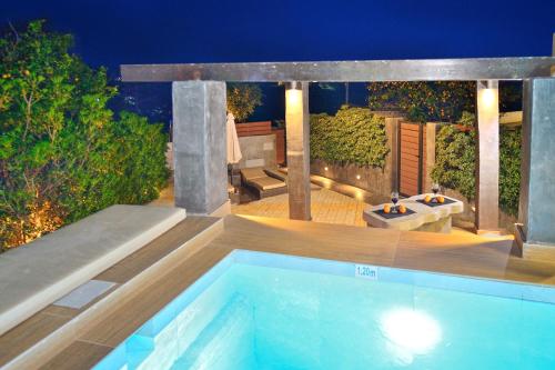 CAVE Luxury House