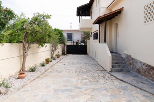 Το κτήριο όπου στεγάζεται  το διαμέρισμα