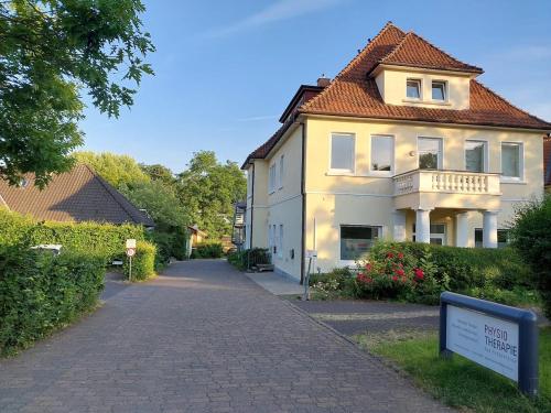 a large white house with a sign in front of it at Sonnendeck Suit - zentral und ruhig in Bad Rothenfelde
