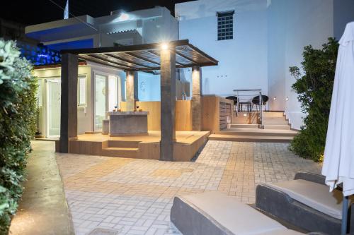 CAVE Luxury House