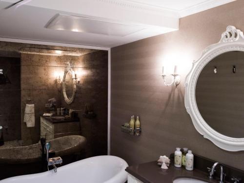 Koupelna v ubytování Ena Boutique Hotel & Residences