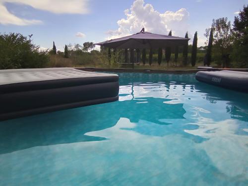 Πισίνα στο ή κοντά στο Villa des Arnoux dans la Vigne