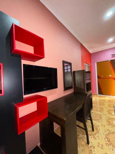 Μια τηλεόραση ή/και κέντρο ψυχαγωγίας στο Cenang Room Rahsia Motel