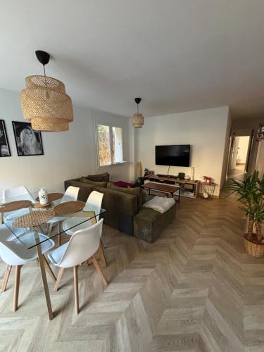 Spacious apartment in Bandol Ideal for family or friends