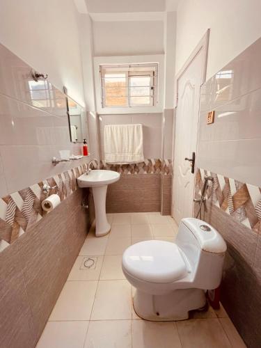 a bathroom with a toilet and a sink at Astoria Hill Resort in Mingāora
