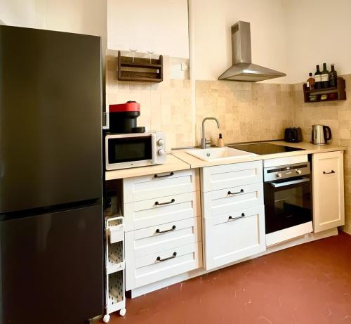 Photo de la galerie de l'établissement Le Laurier’ T3 of 63 m2 - Toulon Champs de Mars, à Toulon