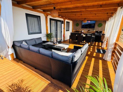a living room with a couch and a table at Serenity Mobile House in Drage