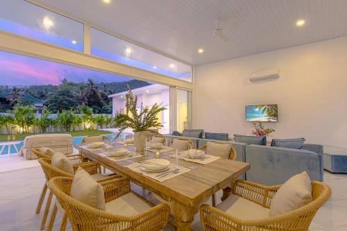 Πισίνα στο ή κοντά στο Luxurious Tropical 4br Villa Mimi With Private Pool