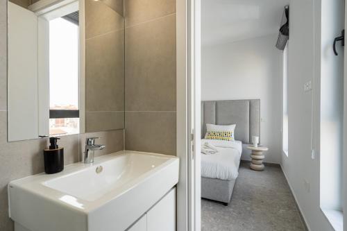 Koupelna v ubytování Solara - Stylish Balcony Apartments in Larnaca