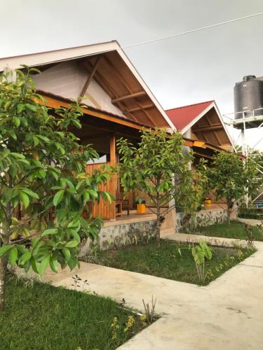 Κήπος έξω από το Nova's Bungalow