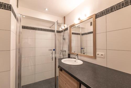 a bathroom with a sink and a shower at Appartement au centre de megève in Megève