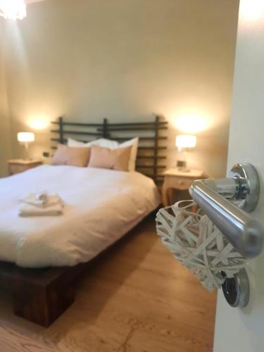 a bedroom with a bed with white sheets and two lamps at A casa di Milo in Prato