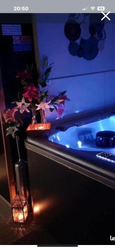 Suite romantique Au cœur du Spa avec jacuzzi et sauna privatif proche de Toulouse