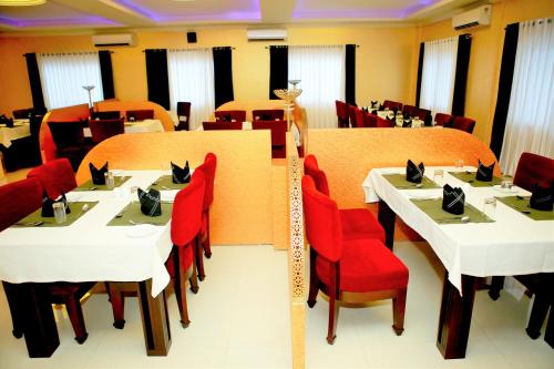 Seashore Residencyにあるレストランまたは飲食店