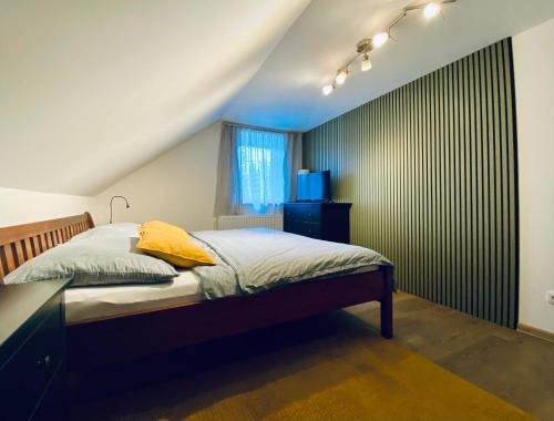 Postel nebo postele na pokoji v ubytování Apartmány v ráji (Českém)