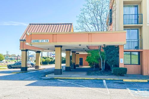 an empty parking lot in front of a building at Jackson Hotel And Convention Center in Jackson