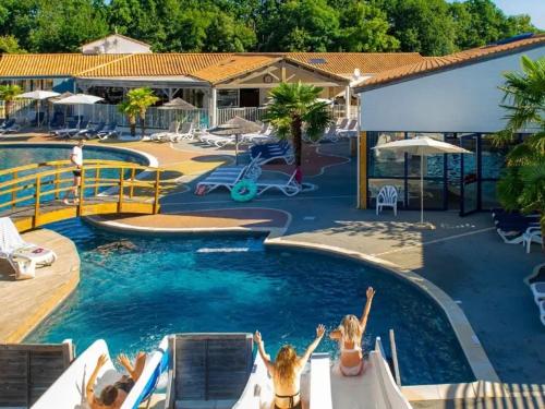 Photo de la galerie de l'établissement Camping Loyada - Aquatique Vacances, à Talmont-Saint-Hilaire