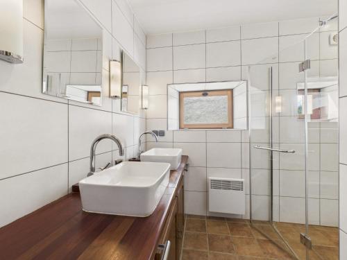 a bathroom with two sinks and a shower at À la campagne, belle maison pour 8 avec piscine in Gabillou
